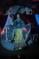 Model walk the ramp for Nisha Sagar_s bridal show in Trident on 10th Dec 2011 (65).JPG